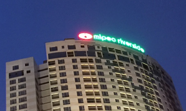 quangcaonoithatsaigon.com bien led vay led chu toa nha 4