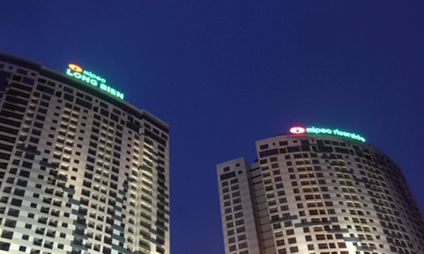 quangcaonoithatsaigon.com bien led vay led chu toa nha 7